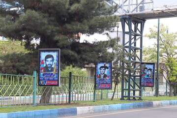 نصب تصاویر شهدا در بلوار ۲۹ بهمن و آیت الله ملکی