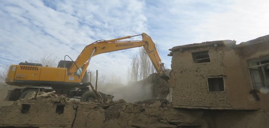 تخریب و رفع خطر ۲ واحد مسکونی در محله چهارباغ توسط واحد خدمات شهری شهرداری خوانسار