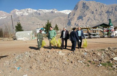 پاکسازی مسیر جاده کرمانشاه به همدان از زباله