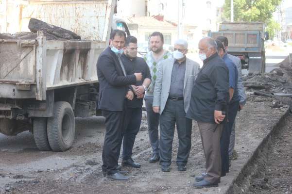 محمدحسن عاقل منش عضو شورای شهر رشت از روند اجرایی دو پروژه شهری بازدید کرد