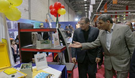 بازدید استاندارزنجان از نمایشگاه دستاوردهای چهل سالگی شرکت توزیع برق استان