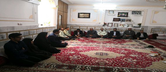 گزارش تصویری دیدار شهردار،فرماندار ،امام جمعه و مسئولین با خانواده شهدا