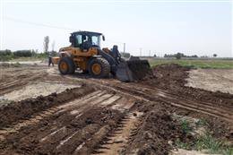 تخریب اراضی سبزی و صیفی کاری غیر بهداشتی با حکم قضایی در شهریار
