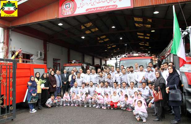 دیدار اعضای شورای اسلامی شهر آمل با آتش نشانان به مناسبت ۷ مهر روز آتش نشانی و ایمنی – عکس