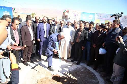 مراسم کلنگ زنی پروژه تکمیل طرح فاضلاب زرند با حضور وزیر نیرو