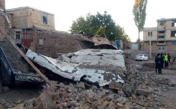 ارسال تجهیزات برای تسریع در امر آواربرداری مناطق زلزله زده استان