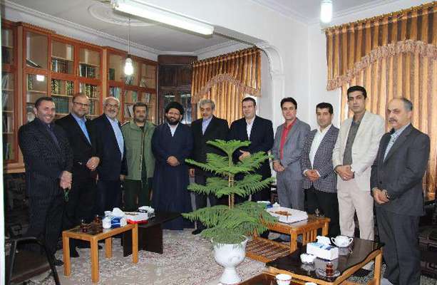 اعضای شورای شهر وشهردار لاهیجان با حجت الاسلام والمسلمین سلیمانی امام جمعه جدید لاهیجان دیدار کردند