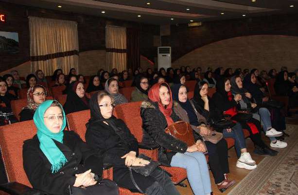 مراسم گرامیداشت روز حمل و نقل در سالن همایش شهرداری لاهیجان با حضور اعضای شورای شهر و شهردارلاهیجان برگزار شد