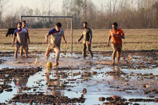 برگزاری مسابقات فوتچل در آستانه حضور وزیر نیرو در استان گیلان با شعار در مسیر آبادانی