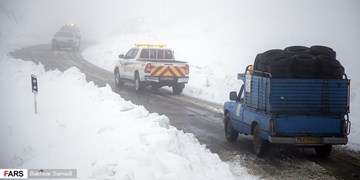 برف و باران پراکنده در جاده‌های ۸ استان/مه‌گرفتگی در هراز و جاده  فیروزکوه