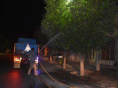 عمليات سم پاشي درختان سطح شهر طبق برنامه زمانبدي امشب 19 خرداد انجام مي گيرد.
