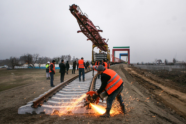 عملیات آخرین پل راه‌آهن قزوین ـ رشت آغاز شد