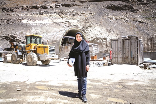 گفت‌وگو با تنها زنی که در آزادراه تهران - شمال به‌عنوان معاون فنی پروژه مشغول به کار است