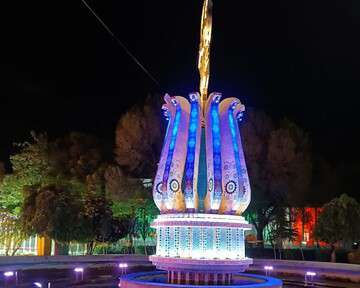 نورپردازی و زیباسازی المان لاله در میدان شهدا