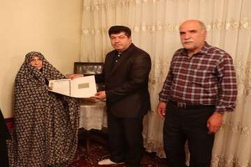 دیدار شهردار منطقه ۶ تبریز با خانواده دو تن از شهدای دفاع مقدس