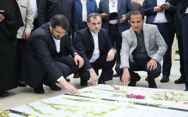 ادای احترام وزیر راه و شهرسازی به شهدای گمنام مازندران