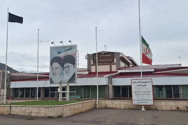 پرچم جمهوری اسلامی ایران در مرزهای جلفا و نوردوز نیمه برافراشته شد
