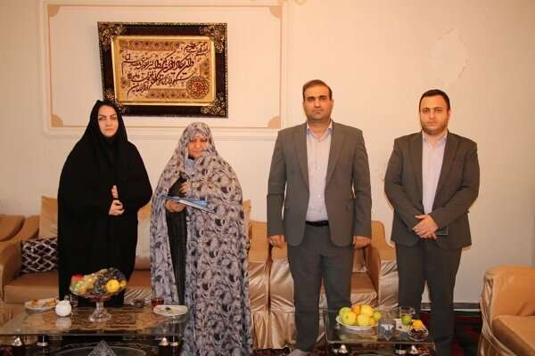 دیدار شهردار منطقه ۴ با خانواده شهید والامقام «حمزه علی خوش قدم خواجه مرجان»