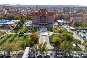 انتشار الکترونیکی آمارنامه سال ۱۴۰۲ شهر و شهرداری تبریز با هدف دسترسی آسان به داده‌های شهری