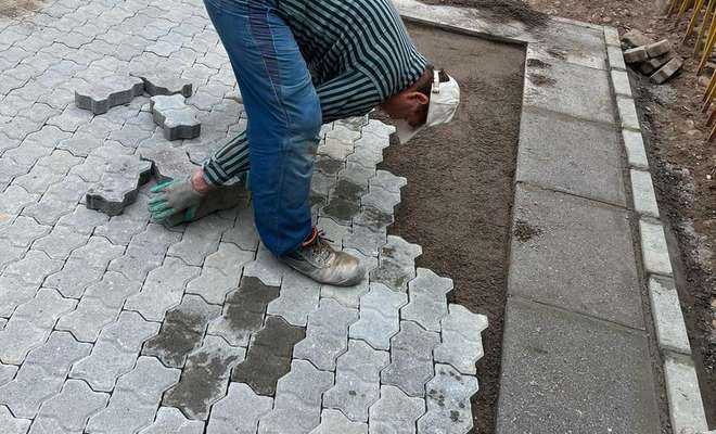 ساماندهی باغ گلستان با نوسازی سنگفرش پیاده روها