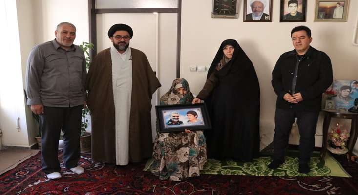 دیدار شهردار تبریز با خانواده معظم شهید والامقام «محمد زاهدی حق» و جانباز سرافراز «اکبر واحد رضایی»