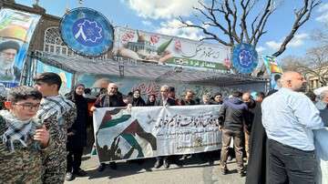 حضور با شکوه شهردار و پرسنل شهرداری منطقه ۸ در راهپیمائی روز قدس