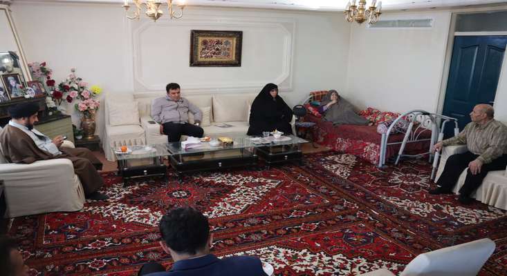 دیدار شهردار تبریز با خانواده معظم شهیدان والامقام «مرتضی اعلائی اسفهلانی» و « راشد خاکپاکی »