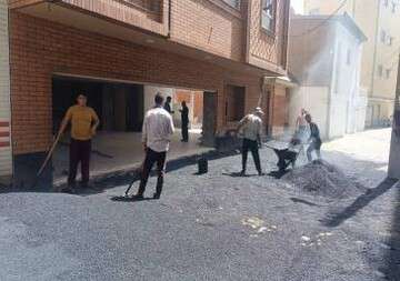 توزیع ۴۰ تن آسفالت در طرح ساماندهی کوی میرآقا واقع در اول خیابان عباسی