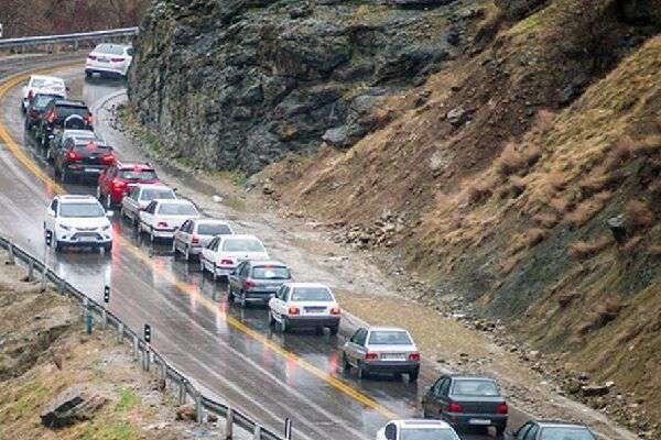 بارش باران در برخی محورهای برون شهری