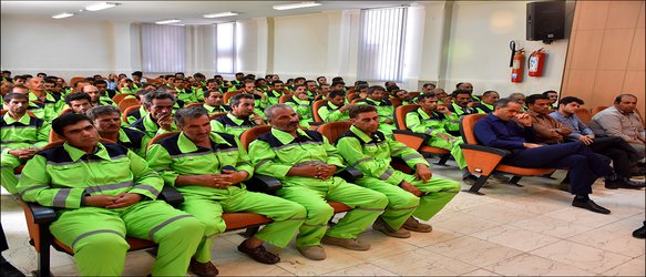 رونمایی از لباس جدید کارگران خدمات شهری شهرداری نجف آباد