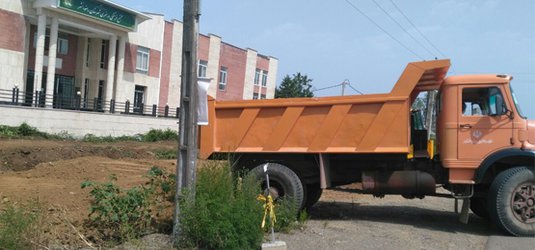 خاکریزی جلوی اداره ارشاد و ستاد فرماندهی توسط شهرداری