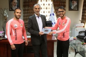 حضور ورزشکاران تور شمس تا مولوی در دفتر سرپرست شهرداری جلفا