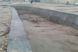 اجرای سیل بند محله بانبرز شهر ایلام توسط اداره کل راه وشهرسازی استان در راستای برنامه تاب آوری سکونت...